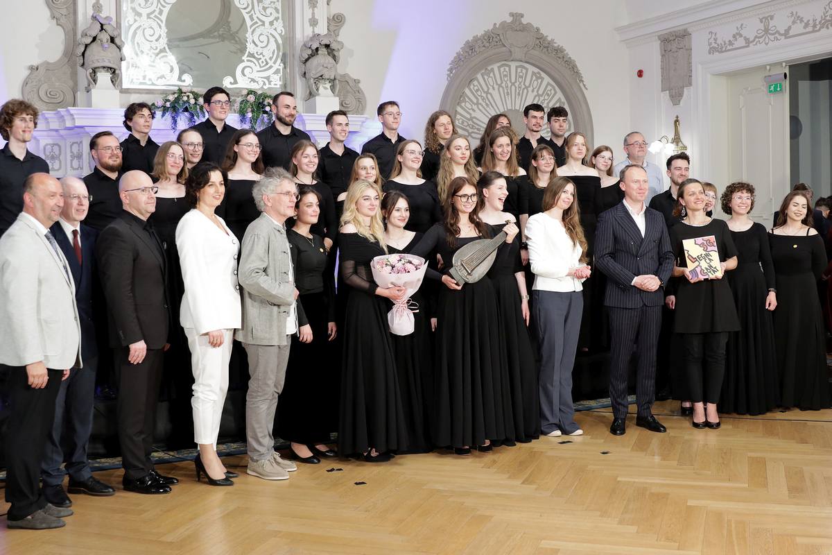 Ch&oacute;r Kameralny Akademii Muzycznej im. I. J. Paderewskiego w Poznaniu - wręczenie Lutni